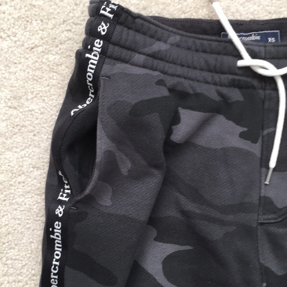 Abercrombie & Fitch XS Camouflage Sweatpants NWT - Picture 4 of 8